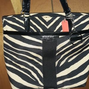 COACH AUTHENTIC PURSE w serial #